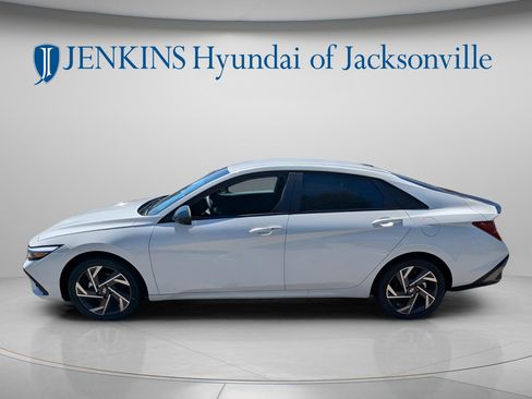 New 2025 Hyundai Elantra SEL FWD image 6