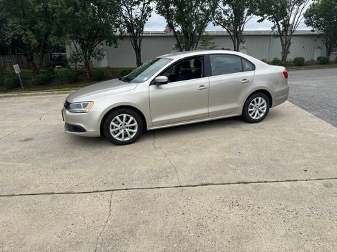 Used 2013 Volkswagen Jetta SE FWD image 14