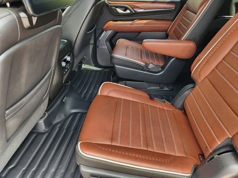 Used 2023 GMC Yukon XL Denali Ultimate AWD/4WD image 14
