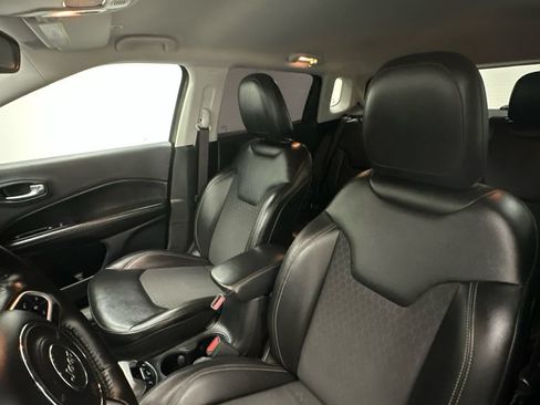 Used 2019 Jeep Compass Latitude w/ Cold Weather Group AWD/4WD image 9