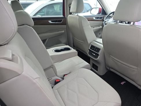 Used 2024 Volkswagen Atlas SE FWD image 10