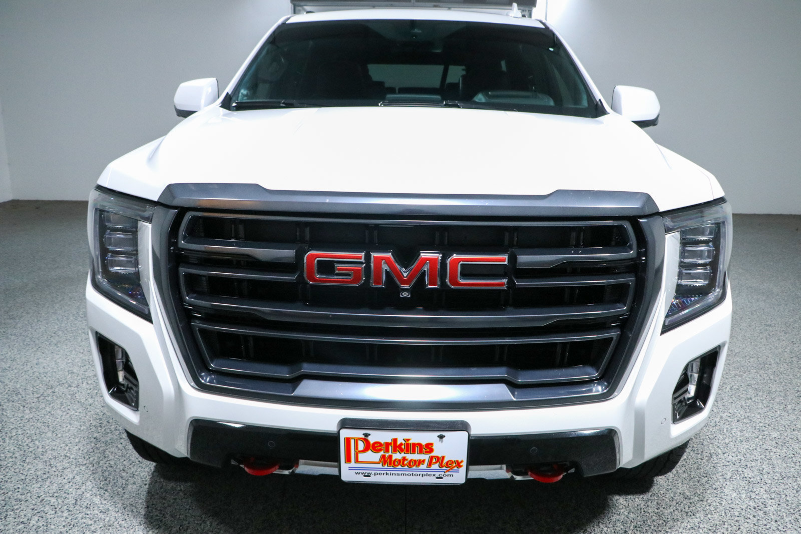 Used 2023 GMC Yukon AT4 w/ Technology Package AWD/4WD image 4
