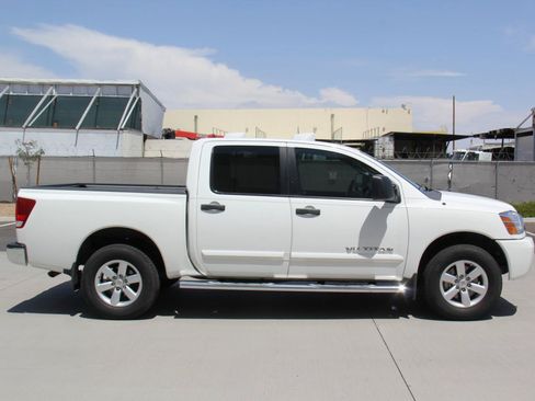 Used 2008 Nissan Titan SE AWD/4WD image 4