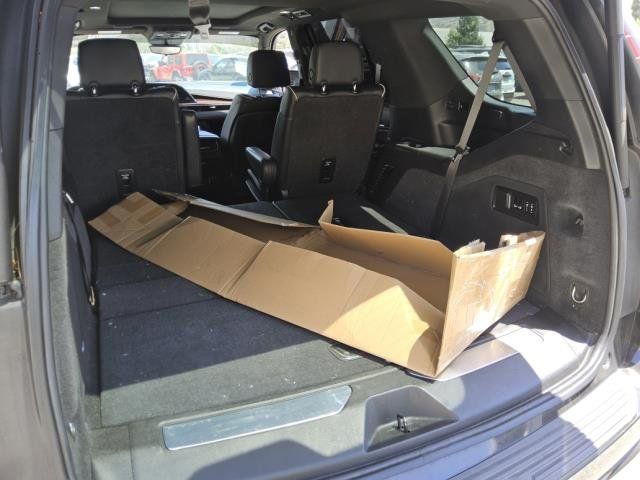 Used 2022 Cadillac Escalade Premium Luxury RWD image 2