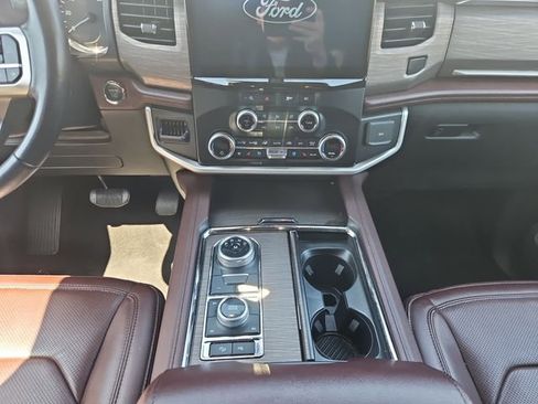 Used 2024 Ford Expedition Limited image 11