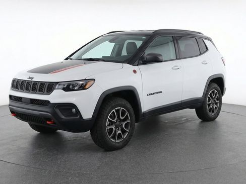 Used 2025 Jeep Compass Trailhawk AWD/4WD image 3