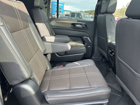 New 2025 Chevrolet Suburban High Country image 24