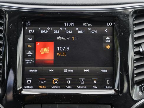 Used 2019 Jeep Cherokee Limited AWD/4WD image 24