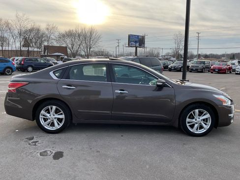 Used 2015 Nissan Altima 2.5 SV w/ Convenience Package image 9