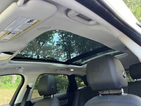 Used 2022 Jaguar F-PACE S AWD/4WD image 17