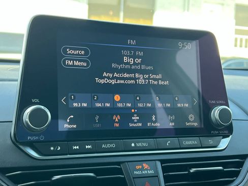 Used 2025 Nissan Altima 2.5 SV image 18