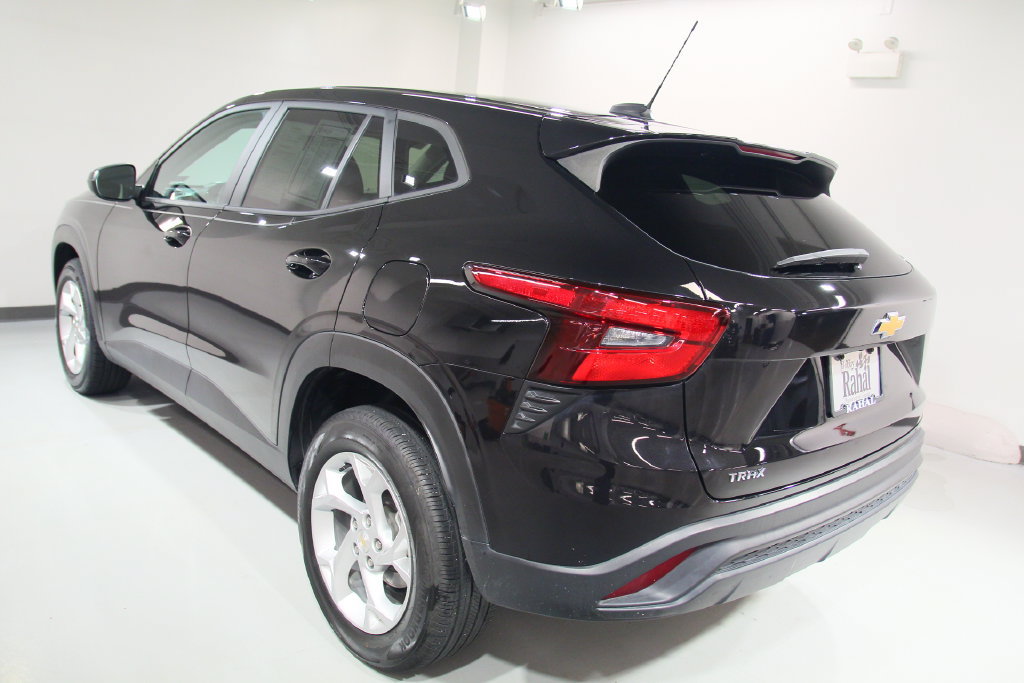 Used 2025 Chevrolet Trax LS w/ LS Convenience Package FWD image 15