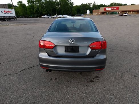 Used 2011 Volkswagen Jetta SE FWD image 5