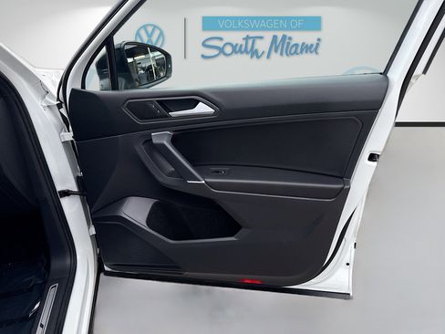 Certified 2020 Volkswagen Tiguan SE R-Line image 32