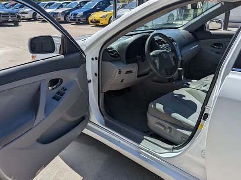 Used 2011 Toyota Camry LE image 6