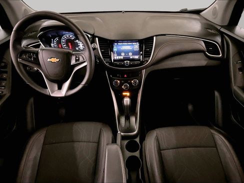 Used 2022 Chevrolet Trax LT w/ LT Convenience Package image 14