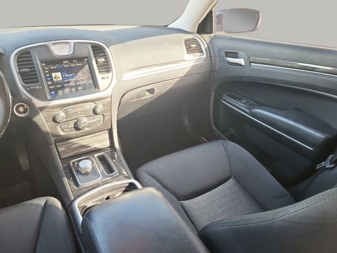 Used 2019 Chrysler 300 Touring w/ Sport Appearance Package image 15