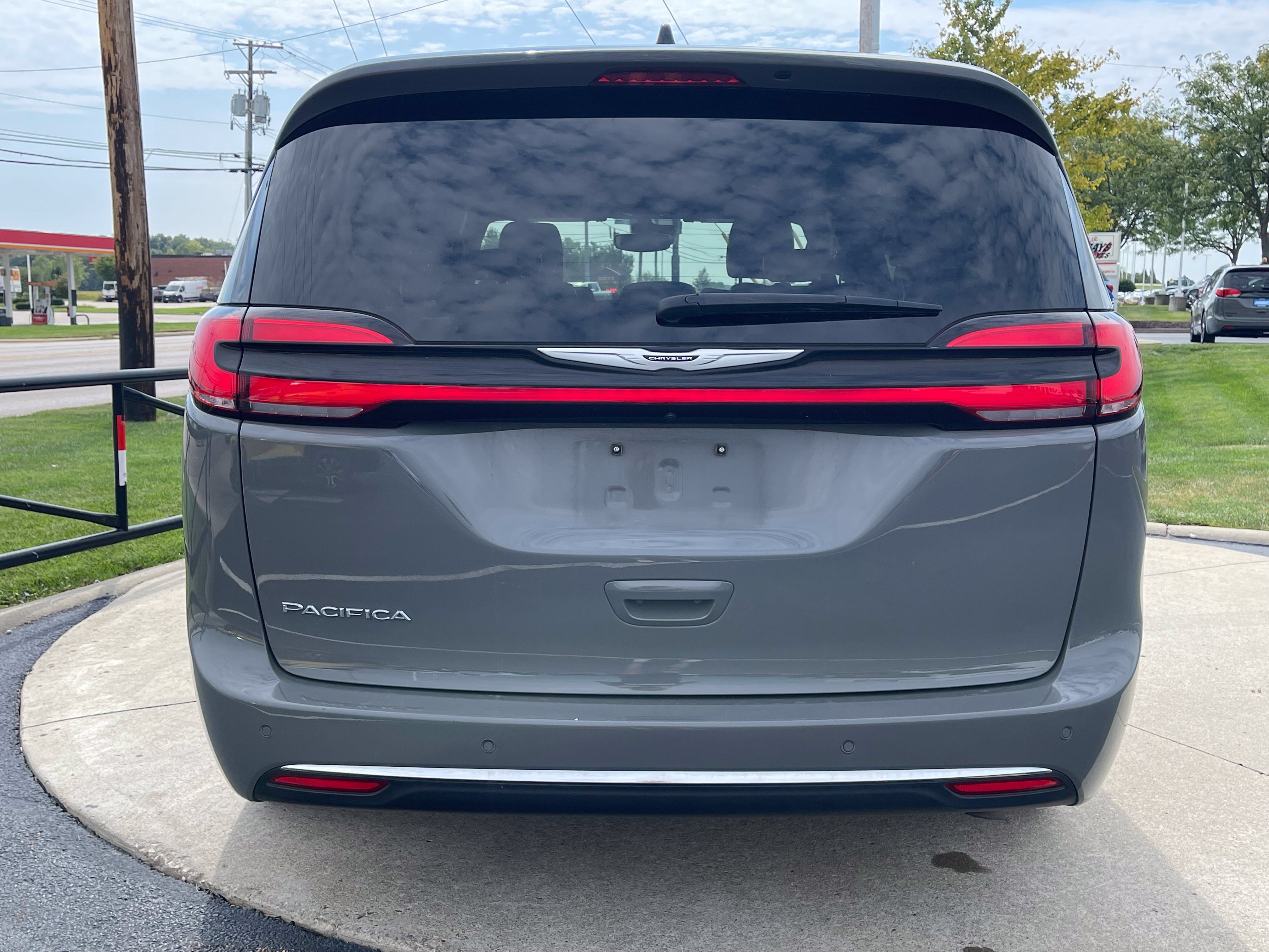 Used 2025 Chrysler Pacifica Select FWD image 6