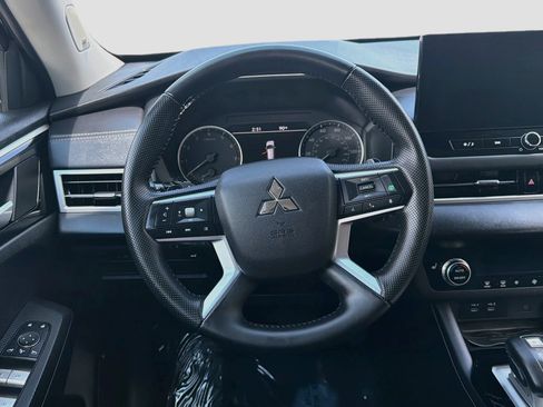 Used 2025 Mitsubishi Outlander SE AWD/4WD image 18