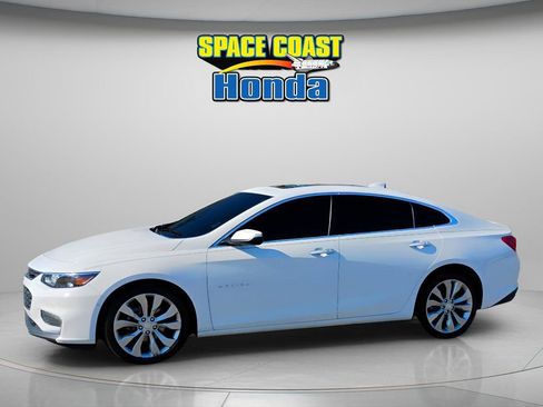 Used 2018 Chevrolet Malibu Premier w/ Premier Sun and Wheel Package image 5