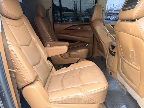 Used 2015 Cadillac Escalade ESV Platinum AWD/4WD image 17