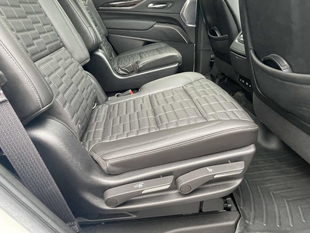 Used 2022 Cadillac Escalade Sport Platinum w/ LPO, ONYX Package AWD/4WD image 14