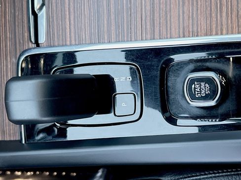 Used 2023 Volvo XC60 B5 Plus w/ Climate Package image 22