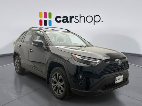 Used 2023 Toyota RAV4 XLE Premium image 5