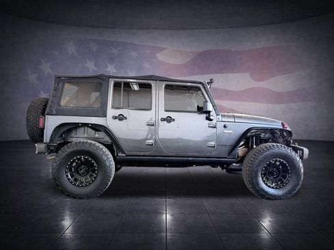 Used 2016 Jeep Wrangler Unlimited Sahara image 8