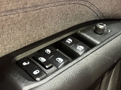 Used 2024 Jeep Compass Latitude AWD/4WD image 32