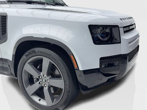 Used 2023 Land Rover Defender 110 V8 image 3