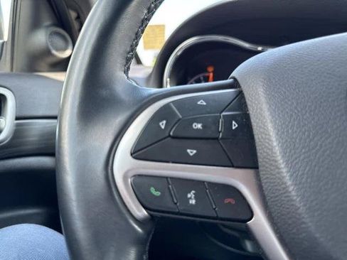 Certified 2021 Jeep Grand Cherokee Laredo AWD/4WD image 11