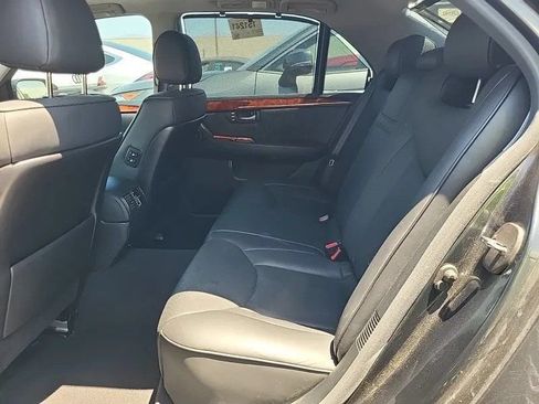 Used 2004 Lexus LS 430 RWD image 7