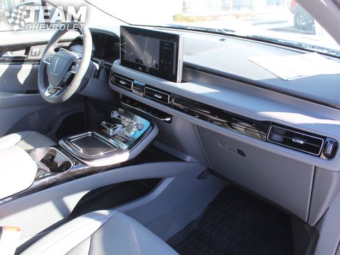 Used 2022 Lincoln Nautilus Reserve image 28