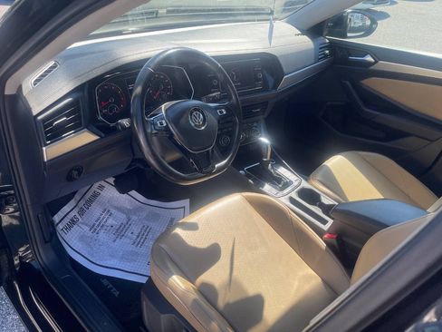Used 2019 Volkswagen Jetta SE w/ Cold Weather Package FWD image 11