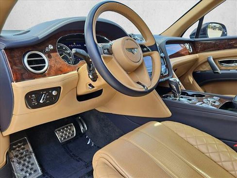 Used 2018 Bentley Bentayga AWD/4WD image 10