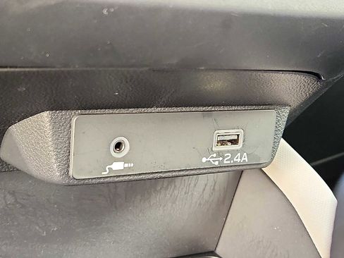 Certified 2025 Subaru Forester image 22