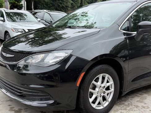 Used 2017 Chrysler Pacifica Touring FWD image 24