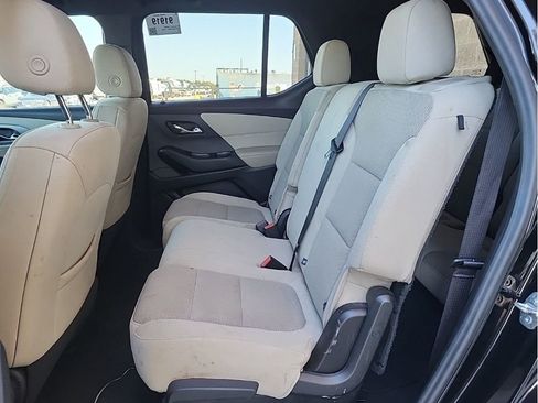 Used 2022 Chevrolet Traverse LS image 23