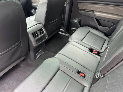 Used 2023 Volkswagen Atlas Cross Sport SE w/ Panoramic Sunroof Package FWD image 12
