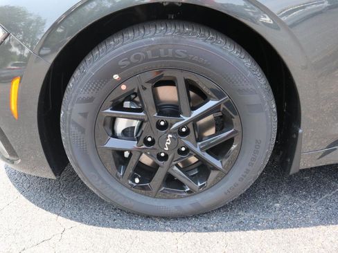 New 2025 Kia K5 LXS FWD image 9