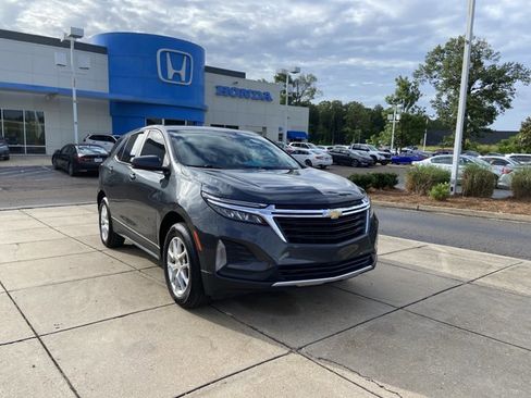 Used 2023 Chevrolet Equinox LT FWD image 2