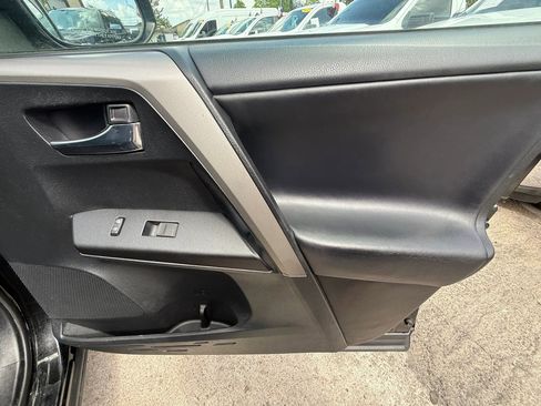 Used 2018 Toyota RAV4 XLE FWD image 23