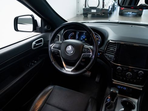 Used 2022 Jeep Grand Cherokee Laredo X image 10