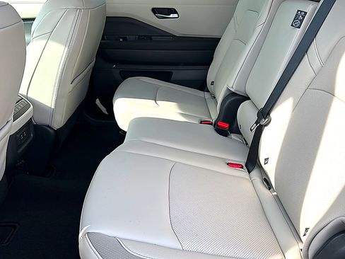 New 2026 Nissan Pathfinder SL image 15