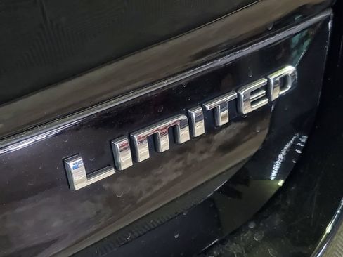 Used 2023 Jeep Grand Cherokee L Limited AWD/4WD image 30