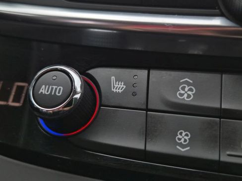 Used 2017 Buick LaCrosse Essence FWD image 28