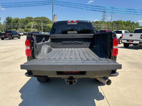 Used 2018 GMC Sierra 2500 Denali w/ Duramax Plus Package AWD/4WD image 24