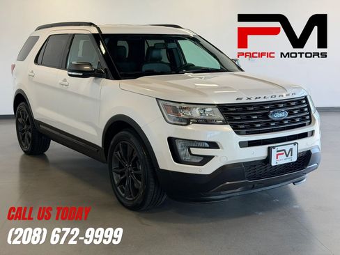 Used 2017 Ford Explorer XLT w/ Equipment Group 202A AWD/4WD image 1