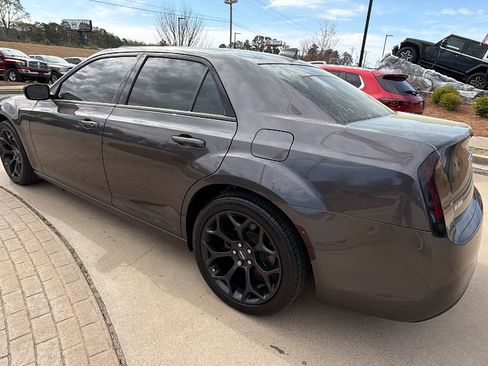 Used 2020 Chrysler 300 Touring w/ Sport Appearance Package image 10